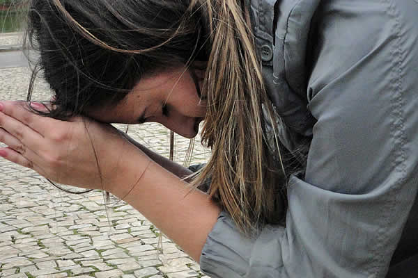 Mulher orando Mulher orando