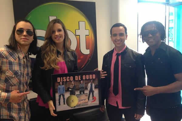 Ministrio Pedras Vivas no SBT com Disco de Ouro